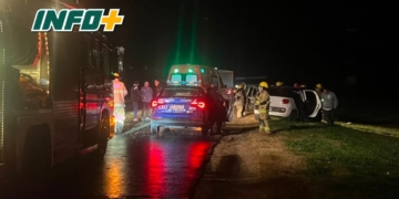 Un efectivo policial resultó herido tras un choque entre un auto y un camión en autopista