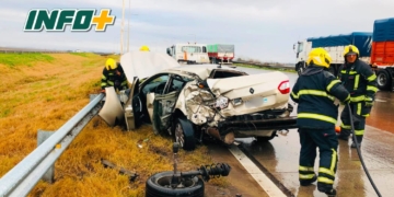 Un auto despistó y chocó contra un camión en autopista Rosario Córdoba