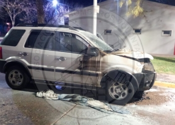 Incendio de una camioneta en Puerto General San Martín: solo hubo daños materiales