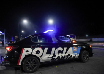 Brutal ataque a un inspector de tránsito en Las Rosas entre varios jóvenes
