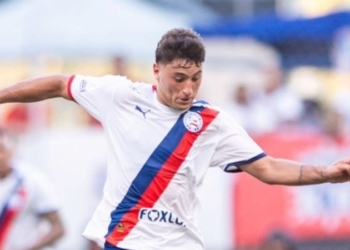 Alejo Véliz debutó sin goles pero con polémica en el fútbol brasileño