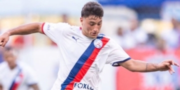 Alejo Véliz debutó sin goles pero con polémica en el fútbol brasileño