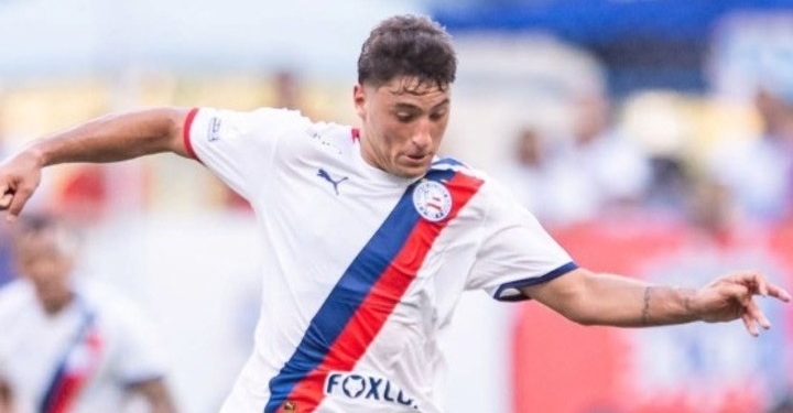 Alejo Véliz debutó sin goles pero con polémica en el fútbol brasileño