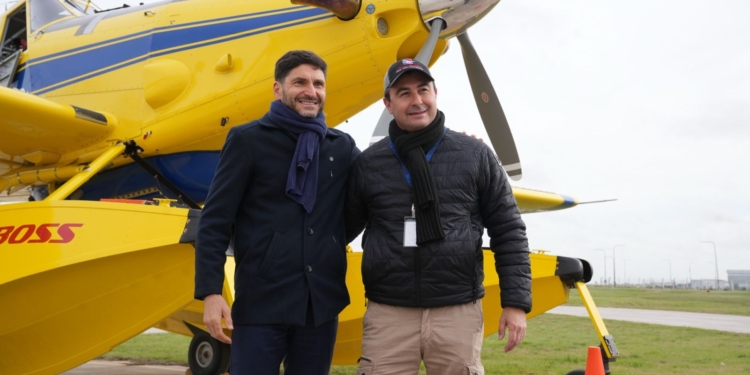 Un piloto de Centeno fue el primero en volar el nuevo avión hidrante de la Provincia