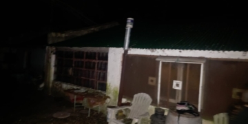 Incendio en una vivienda de Desvío Arijón: un hombre sufrió quemaduras al intentar apagar el fuego