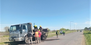 Más parches: Vialidad Nacional realiza bacheo en Ruta 11 entre Oliveros y Villa La Ribera