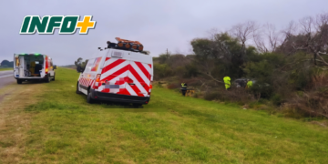 Barrancas: un auto despistó en autopista y terminó entre los arbustos: un herido