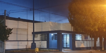 Rompieron el vidrio de una tienda en Totoras y robaron 400 mil pesos