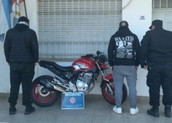 Huyeron de un control en Monje y los atraparon en Díaz: les secuestraron la moto
