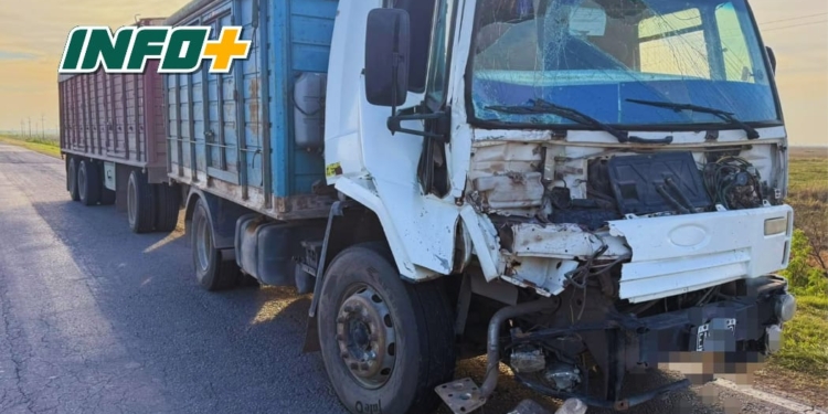 Fuerte impacto entre dos camiones sobre Ruta 65, en Díaz