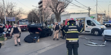 Impactante choque y vuelco en pleno centro de San Lorenzo
