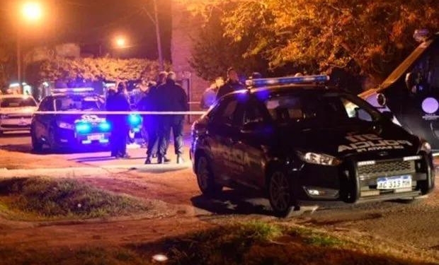 Una mujer fue asesinada a tiros en una vivienda de Fray Luis Beltrán