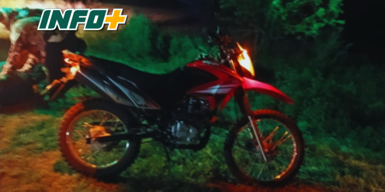 Una moto chocó contra un caballo en Barrancas sobre Ruta 11: dos heridos