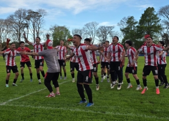 El Club Maciel se impuso ante Alba por 2 a 1 luego de una gran remontada