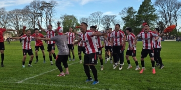 El Club Maciel se impuso ante Alba por 2 a 1 luego de una gran remontada