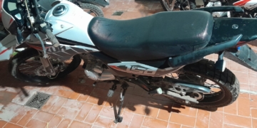 Intentaron robar una moto en Barrancas y la dejaron abandonada en la calle