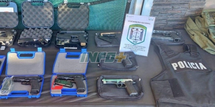 Investigan la entrega irregular de armas secuestradas en Puerto Gaboto: allanaron dos viviendas en Santa Fe