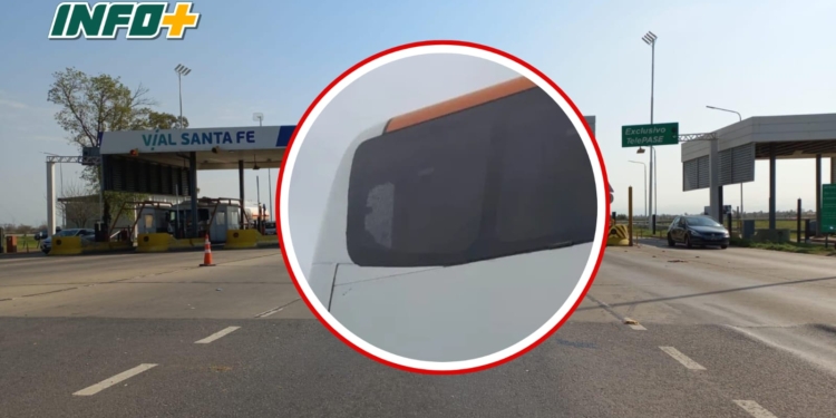 Atacaron a piedrazos a un colectivo de Tata Rápido a la altura del peaje de Timbúes